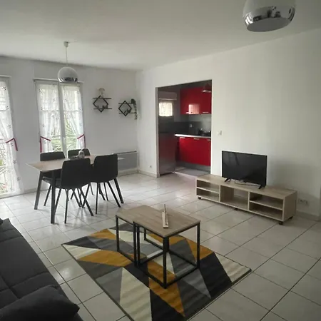 Apartment A Deux Pas De La *