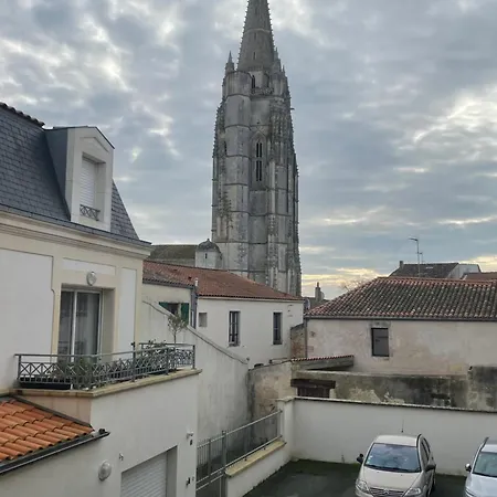 A Deux Pas De La